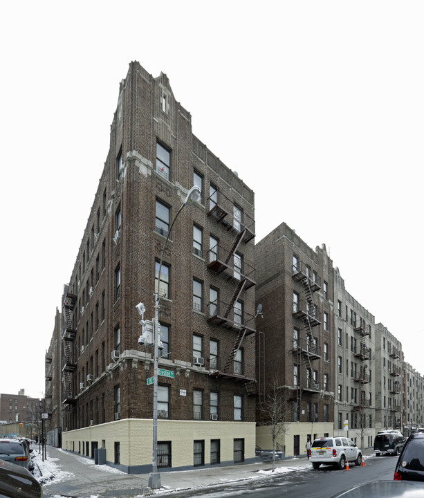 2564 Creston Ave in Bronx, NY - Foto de edificio