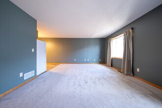 1555 County Rd D E in Maplewood, MN - Building Photo - Building Photo