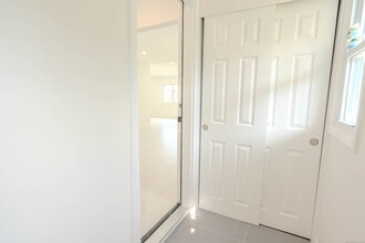 56 Leonard St in Stamford, CT - Building Photo - Building Photo
