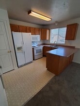 376 W 1900 S in Clearfield, UT - Foto de edificio - Building Photo