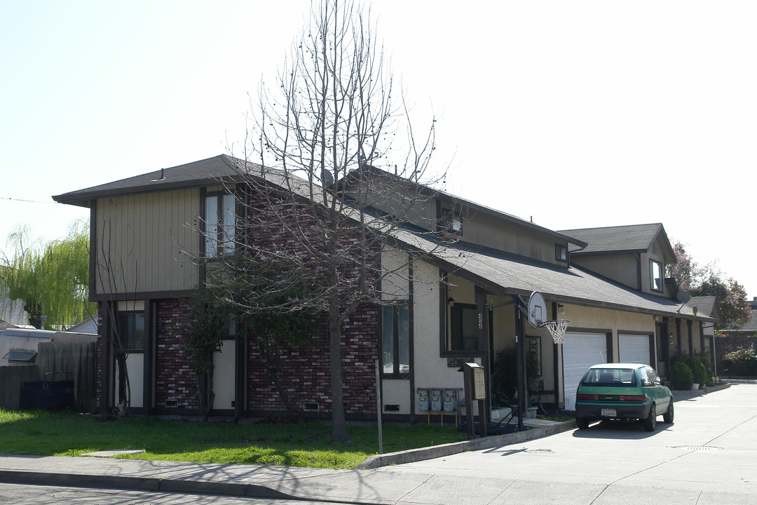 454 Harris Rd in Hayward, CA - Foto de edificio