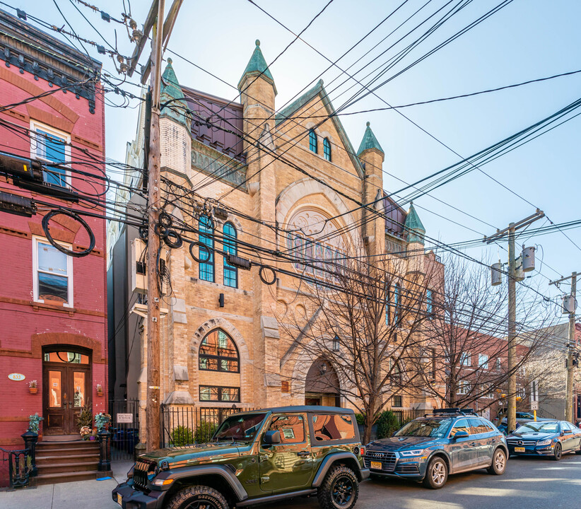 827 Bloomfield St in Hoboken, NJ - Building Photo