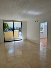 55 Merrick Way, Unit 505 in Coral Gables, FL - Foto de edificio - Building Photo