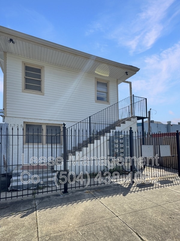 property at 1725 Dumaine St