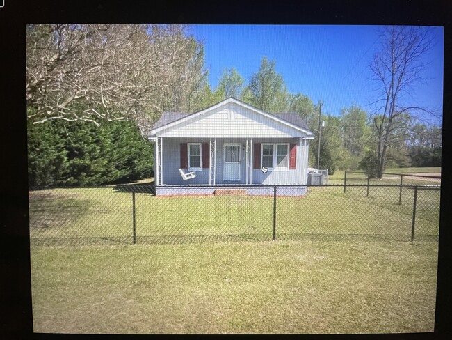 2103 Burins Dr in Timmonsville, SC - Building Photo - Building Photo