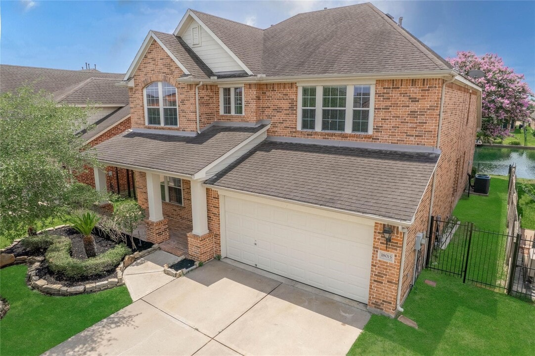 18015 Darling Point Ct in Cypress, TX - Building Photo