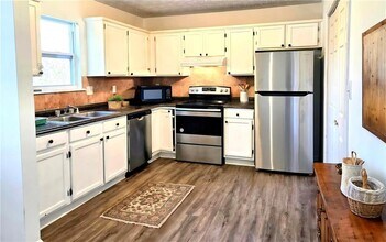 115 Woodberry Ct in Woodstock, GA - Foto de edificio - Building Photo