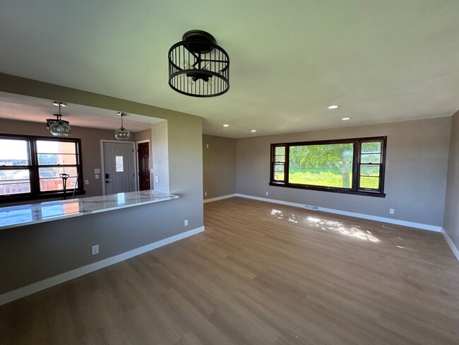 21795 Longview Dr in Waukesha, WI - Building Photo - Building Photo