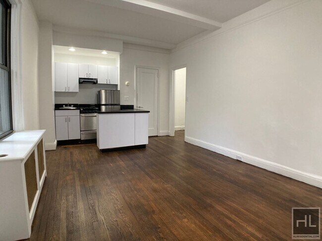 EAST 46 STREET in New York, NY - Building Photo - Building Photo