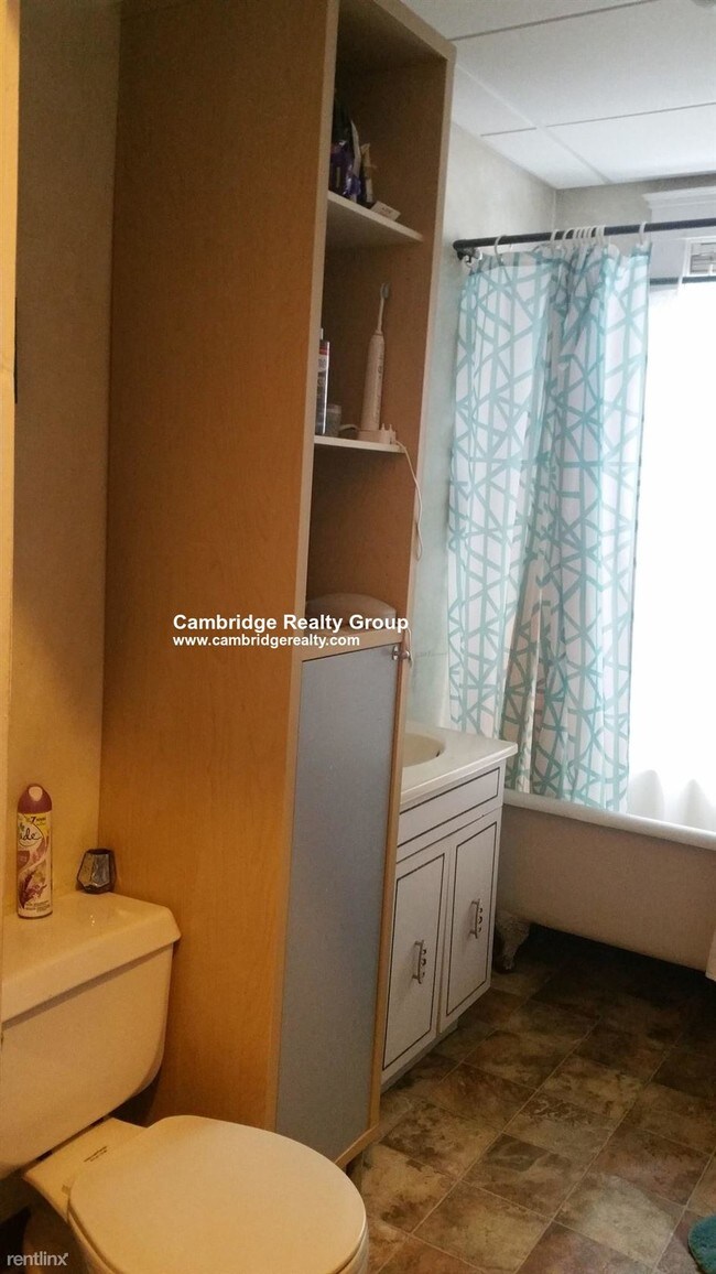 25 Fainwood Cir-Unit -# 1 in Cambridge, MA - Foto de edificio - Building Photo