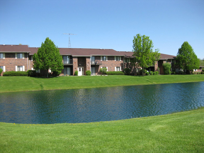 Bear Arbor Apartments in Burlington, WI - Building Photo - Building Photo