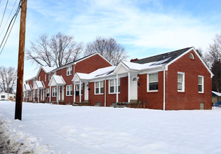 112 W Park Ave in Hubbard, OH - Building Photo - Building Photo