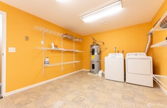 7826 Emerald Dr SW-Unit -B in Tacoma, WA - Building Photo - Building Photo