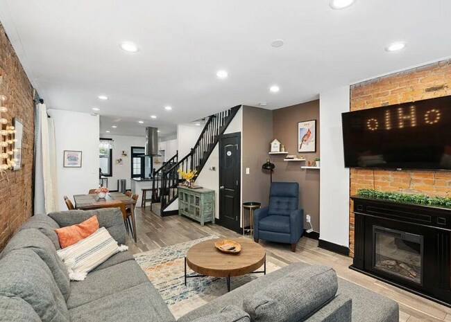 241 Taylor Ave in Columbus, OH - Foto de edificio - Building Photo