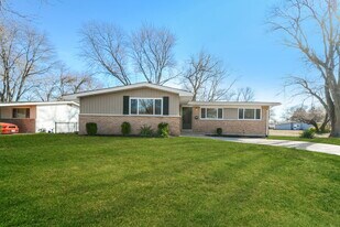 730 Loyola Dr in Florissant, MO - Building Photo