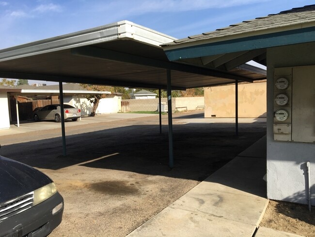 4704 Planz Rd in Bakersfield, CA - Building Photo - Building Photo