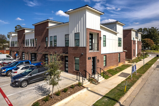 M25 Apartments in Fort Worth, TX - Building Photo - Building Photo