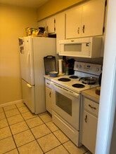 250 San Paulo Cir, Unit unit 11-250 in Melbourne, FL - Building Photo - Building Photo