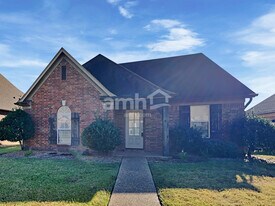 5883 Savannah Pky in Southaven, MS - Building Photo