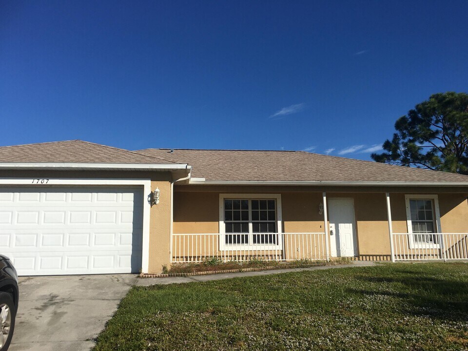 1707 NW 2nd Terrace in Cape Coral, FL - Building Photo