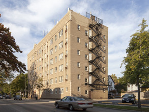 Crestwood Apartments in Chicago, IL - Building Photo - Building Photo