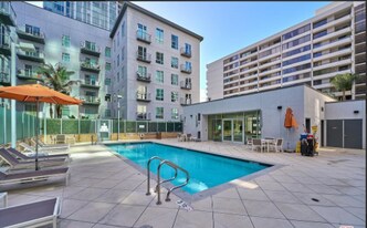 645 W 9th St, Unit 242 in Los Angeles, CA - Building Photo