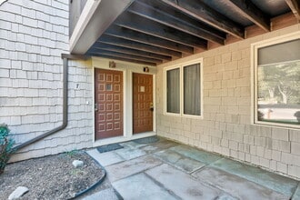 5 Little Oak Ln in Rocky Hill, CT - Building Photo - Building Photo