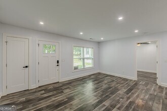 983 Poplar St SW in East Point, GA - Building Photo - Building Photo