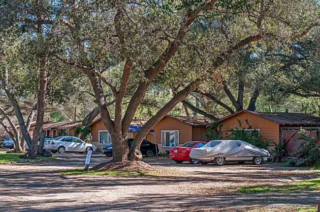 SFR & Rental Cottages in Fallbrook, CA - Foto de edificio - Building Photo