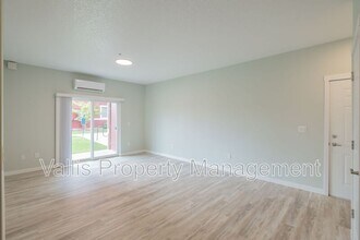 13001 S Crompton Lane in Molalla, OR - Building Photo - Building Photo