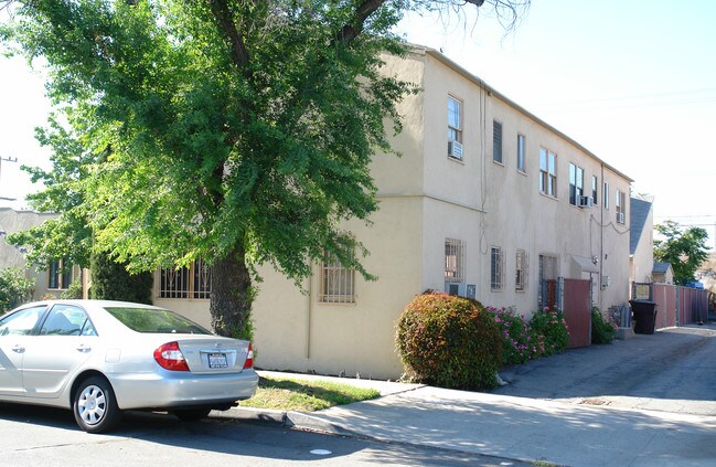 748 W California Ave in Glendale, CA - Building Photo - Building Photo