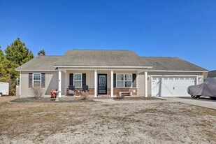 105 Rosemary Ave in Hubert, NC - Building Photo