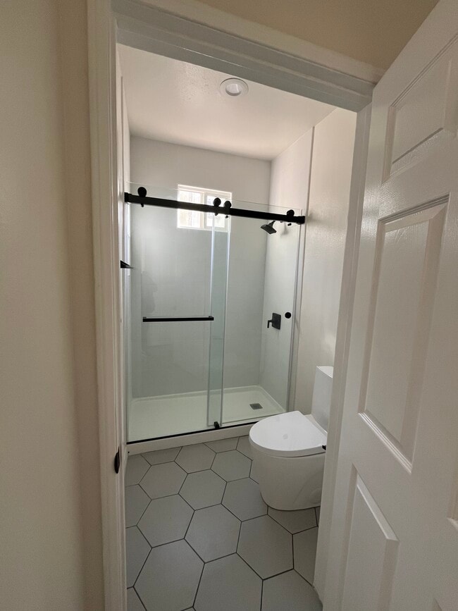 5260 Premiere Hls Dr in Los Angeles, CA - Building Photo - Building Photo