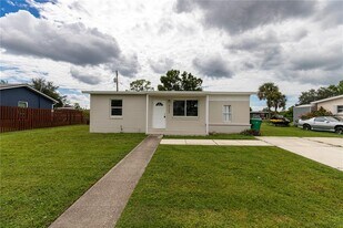 21043 Bersell Ave in Port Charlotte, FL - Building Photo