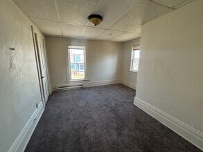 422 S Center St in Grove City, PA - Building Photo - Building Photo