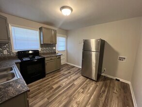 857 Bellevue St, Unit A in Greensboro, NC - Foto de edificio - Building Photo