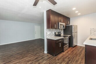 Creekside Apartments in San Jose, CA - Building Photo - Building Photo