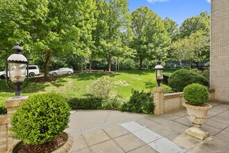 2 Homestead Ln in Greenwich, CT - Building Photo - Building Photo