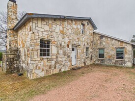 5249 Center Point Rd in Fredericksburg, TX - Building Photo
