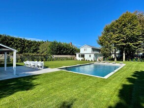 70 Powell Ave in Southampton, NY - Building Photo - Building Photo