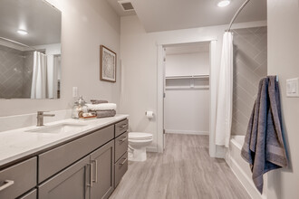 Saddle Ridge Luxury Apartments in Cheyenne, WY - Building Photo - Interior Photo