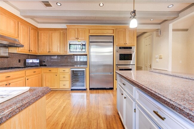 property at 2510 Potomac Dr
