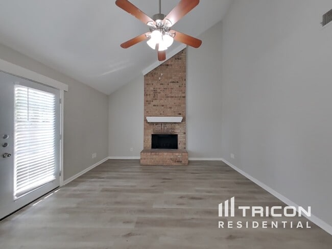 1411 Chart Dr in Crosby, TX - Building Photo - Building Photo