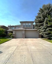 6710 Cinnamon Dr in Sparks, NV - Building Photo