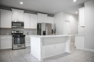 341 Mary Max Cir in San Marcos, TX - Building Photo - Building Photo