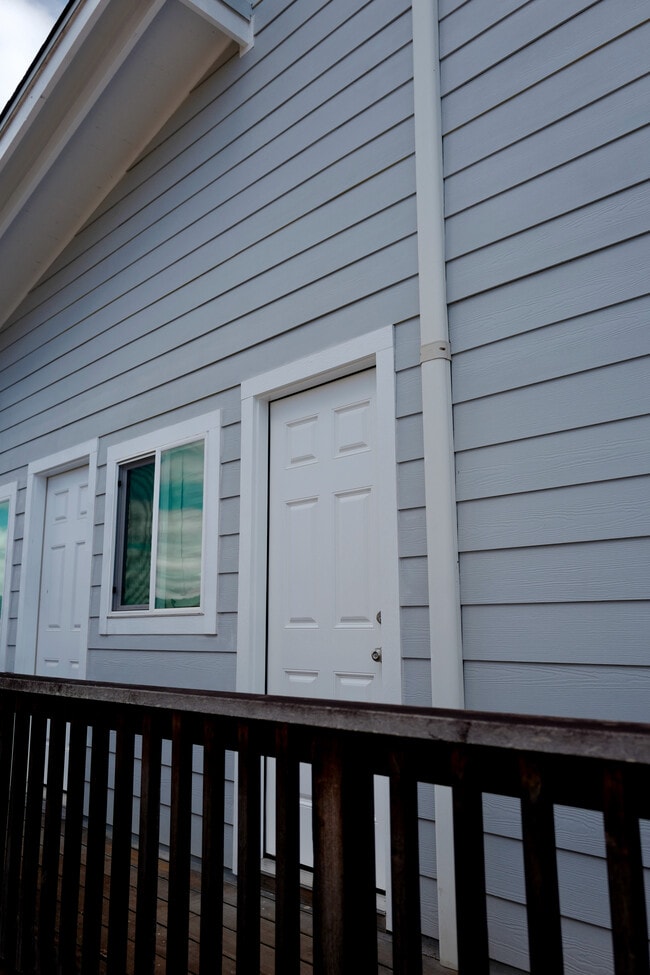 1928 Waimano Home Rd in Pearl City, HI - Foto de edificio - Building Photo