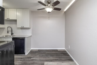 Forest Park II Apartments in Forest Lake, MN - Foto de edificio - Interior Photo