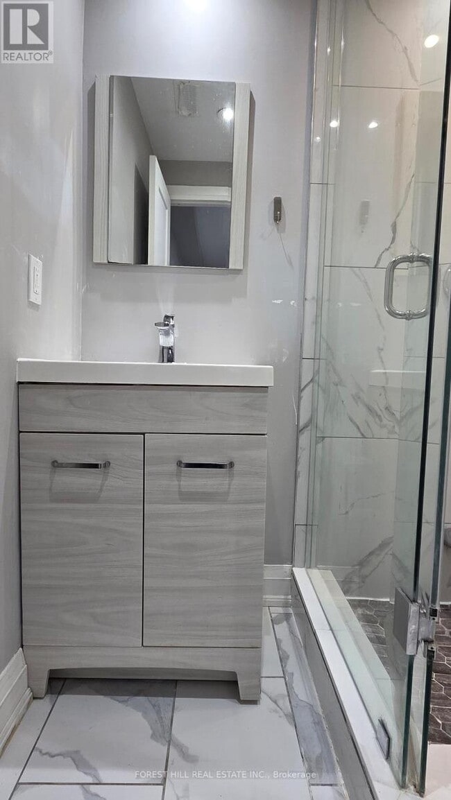 181 North Service Rd E in Oakville, ON - Building Photo - Building Photo