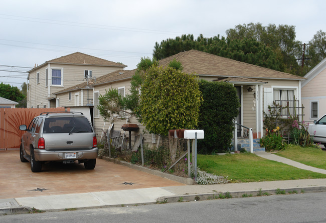 115-117 W Flint St in Ventura, CA - Foto de edificio - Building Photo