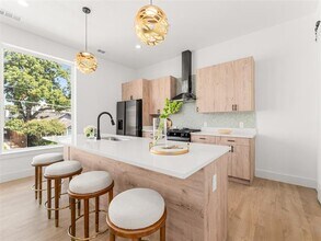 2019 N Prairie Ave in Dallas, TX - Building Photo - Building Photo